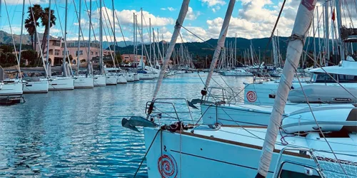 Sailing yacht