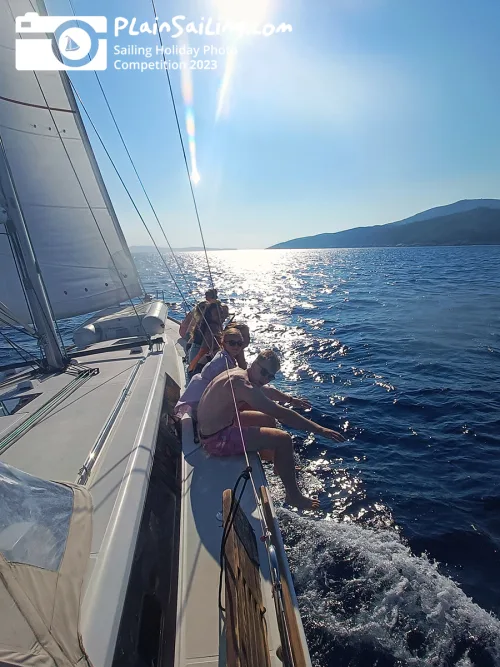 Relaxing Sunny Sailing (Rory Robertson)