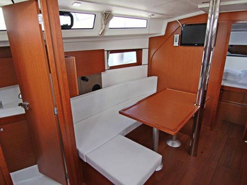 Beneteau Oceanis 38