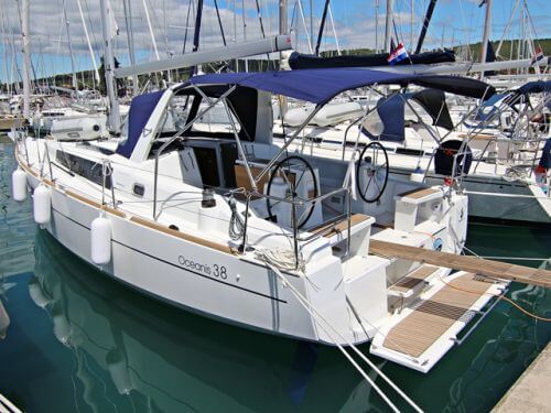 Beneteau Oceanis 38