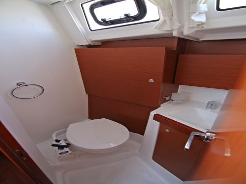 Beneteau Oceanis 38