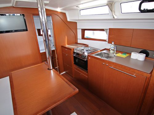 Beneteau Oceanis 38