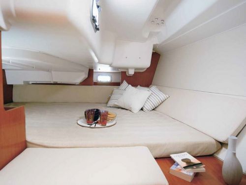 Beneteau Oceanis 37