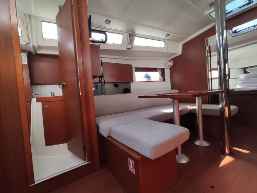 Beneteau Oceanis 38.1