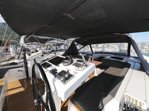 Hanse 548