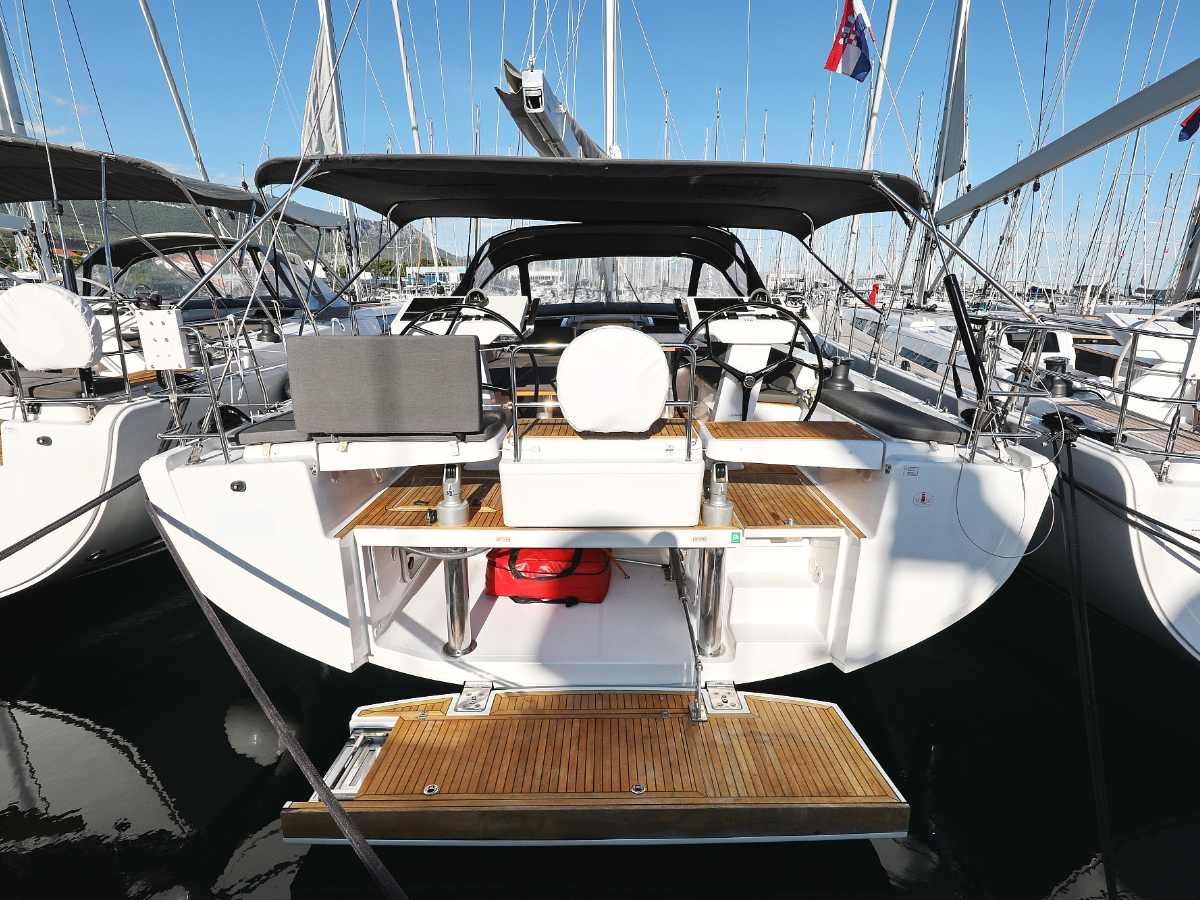 Hanse 548