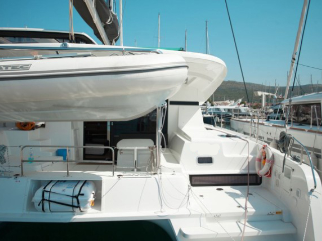 Lagoon 42