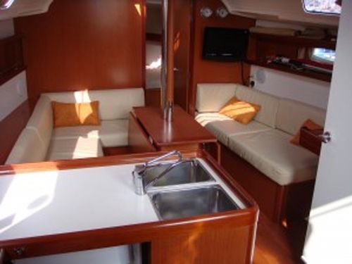 Beneteau Oceanis 37