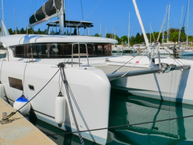 Lagoon 42