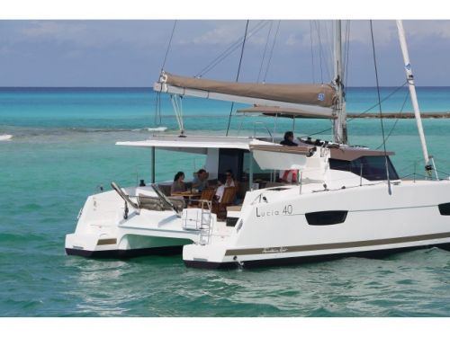 Fountaine Pajot Lucia 40