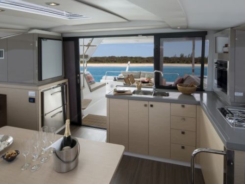 Fountaine Pajot Lucia 40