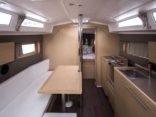 Beneteau Oceanis 38