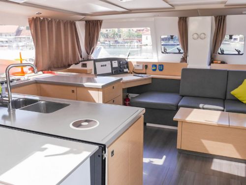 Fountaine Pajot Helia 44