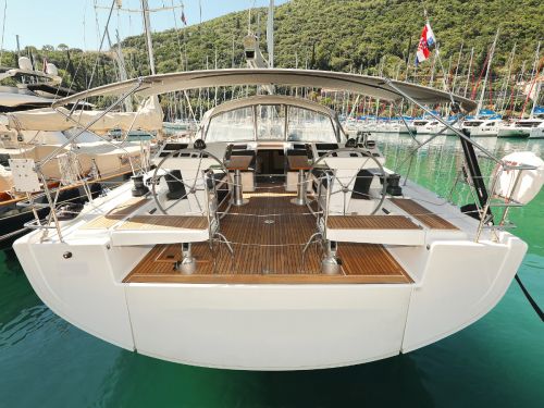 Hanse 548