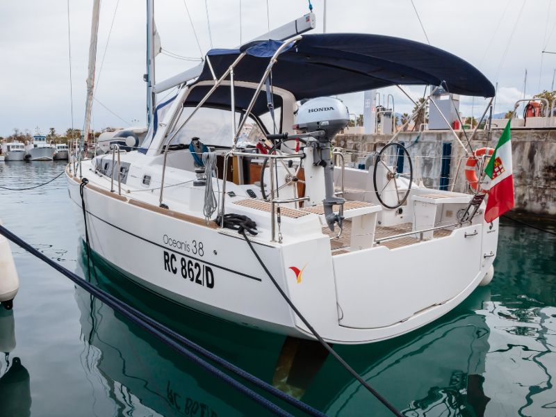 Beneteau Oceanis 38