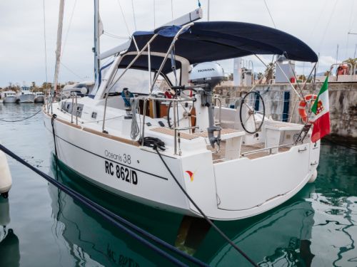 Beneteau Oceanis 38