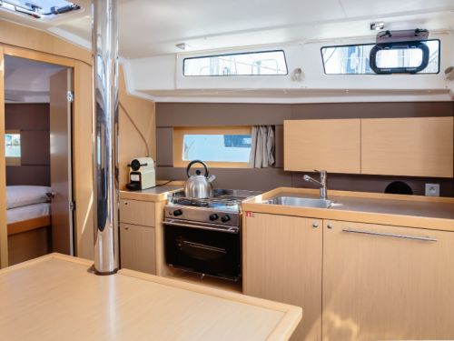 Beneteau Oceanis 38