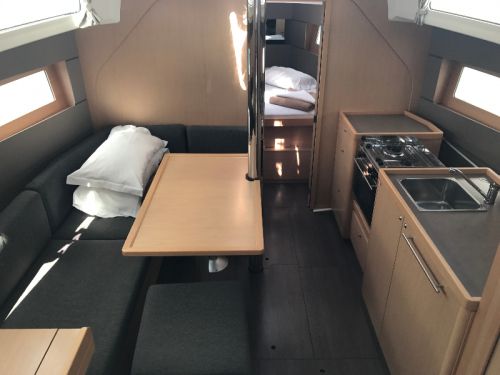 Beneteau Oceanis 38