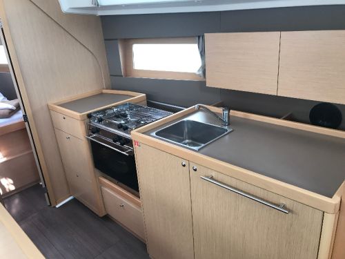 Beneteau Oceanis 38