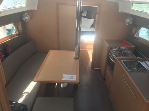 Beneteau Oceanis 38.1