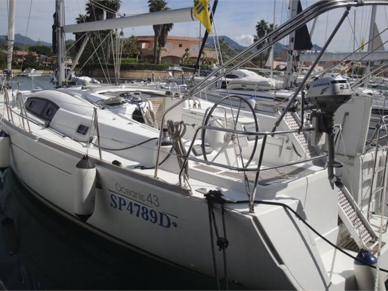 Beneteau Oceanis 43