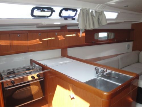 Beneteau Oceanis 37