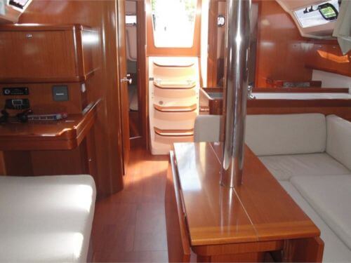 Beneteau Oceanis 37