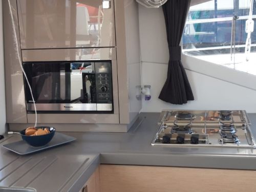 Fountaine Pajot Lucia 40