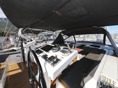 Hanse 548