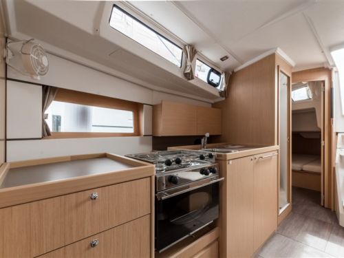 Beneteau Oceanis 38.1