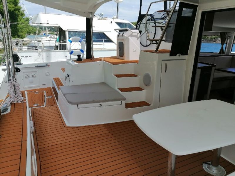 Lagoon 42