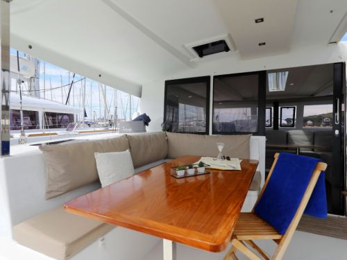 Fountaine Pajot Lucia 40