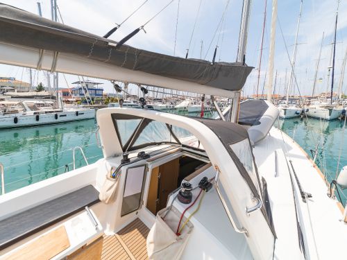 Beneteau Oceanis 38.1