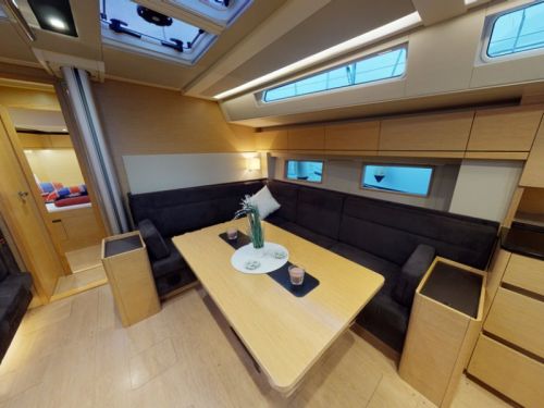 Hanse 548