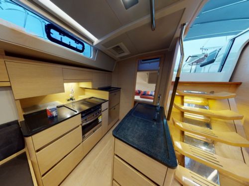 Hanse 548