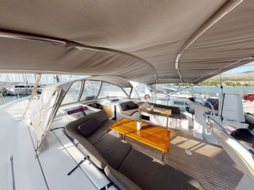 Hanse 548