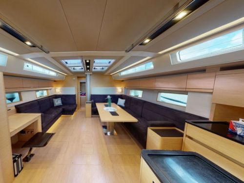 Hanse 548