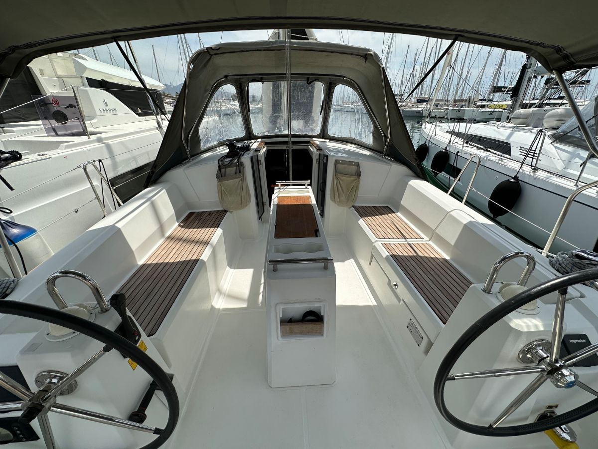 Beneteau Oceanis 38.1