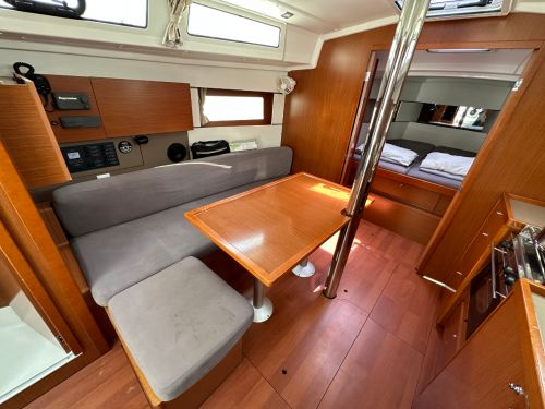 Beneteau Oceanis 38.1