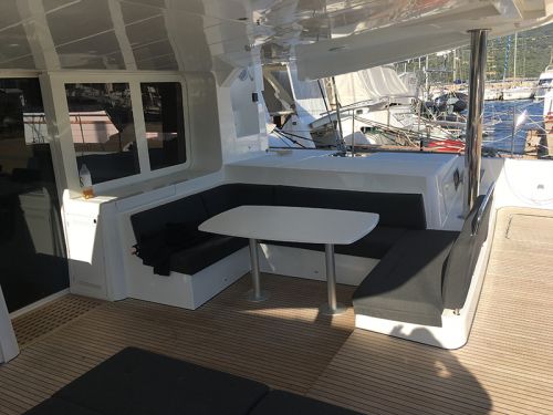 Lagoon 52