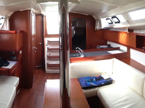 Beneteau Oceanis 37