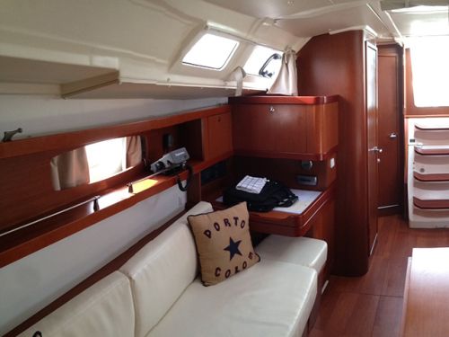 Beneteau Oceanis 37