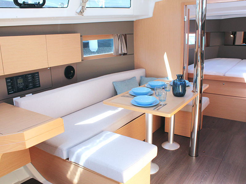 Beneteau Oceanis 38.1