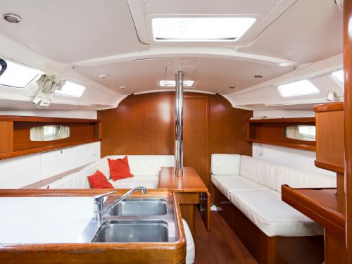 Beneteau Oceanis 37