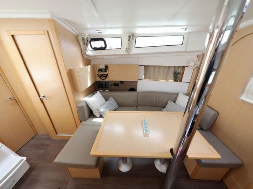 Beneteau Oceanis 38