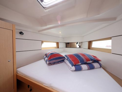 Beneteau Oceanis 38