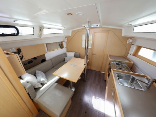 Beneteau Oceanis 38