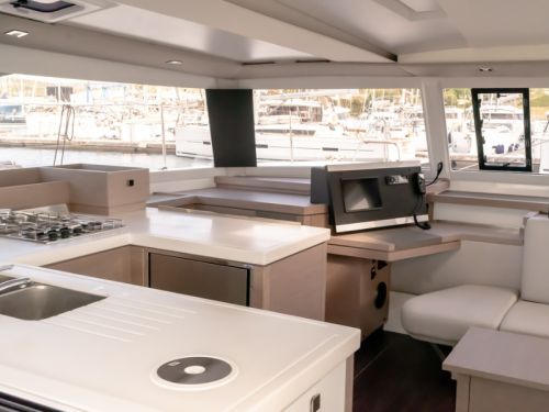 Fountaine Pajot Astrea 42