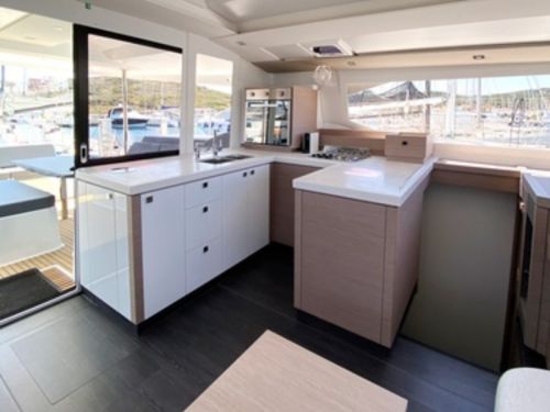 Fountaine Pajot Astrea 42