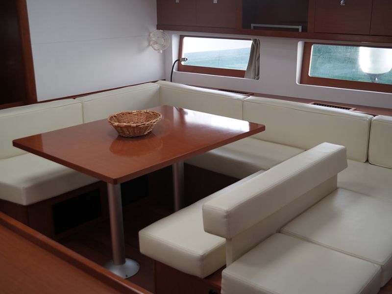 Beneteau Oceanis 55